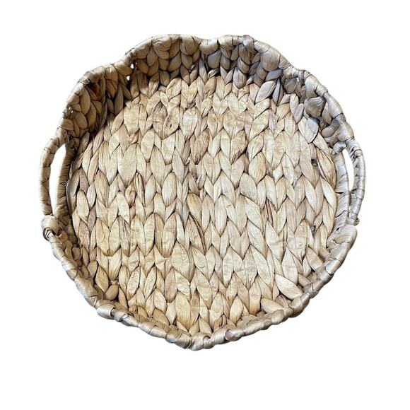 Wicker 14" Natural Color Round Scallop Edges Basket Serving Tray with Handles - Picture 4 of 5